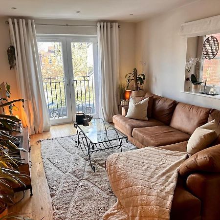 2 Bed, 2 Bath Apartment In Roundhay Leeds  Exterior photo