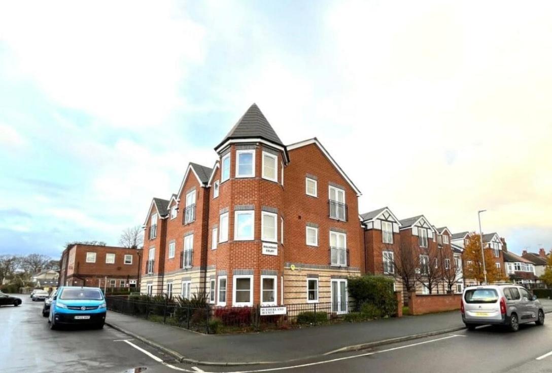 2 Bed, 2 Bath Apartment In Roundhay Leeds  Exterior photo