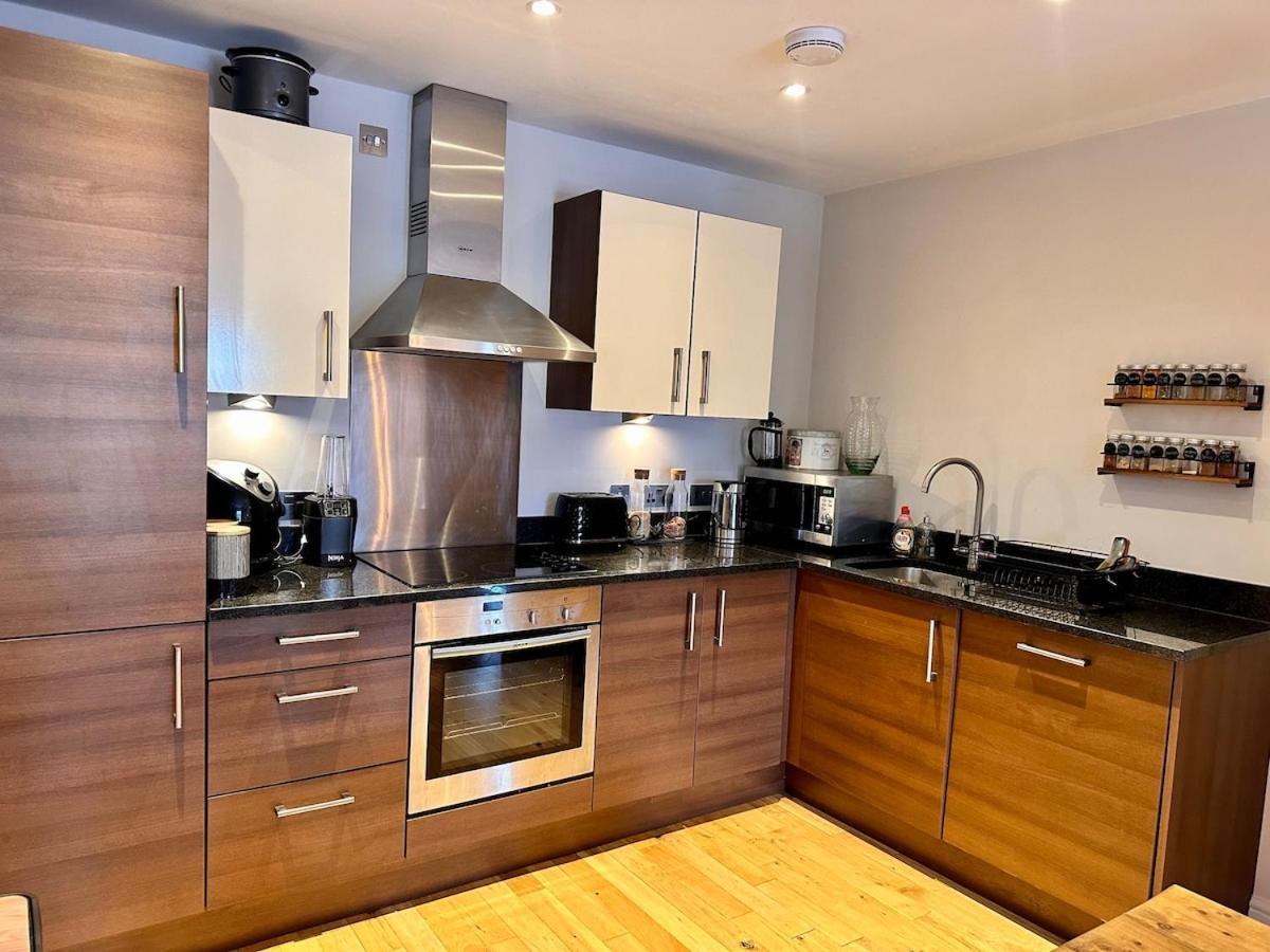 2 Bed, 2 Bath Apartment In Roundhay Leeds  Exterior photo